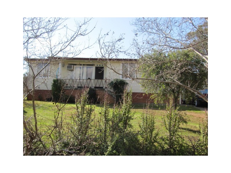 8 Westow cres, Tamworth NSW 2340