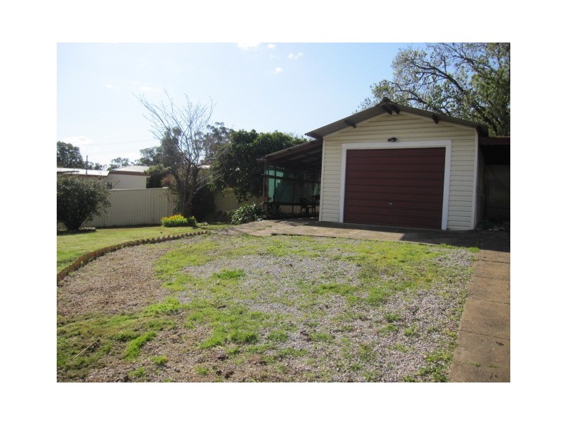 8 Westow cres, Tamworth NSW 2340