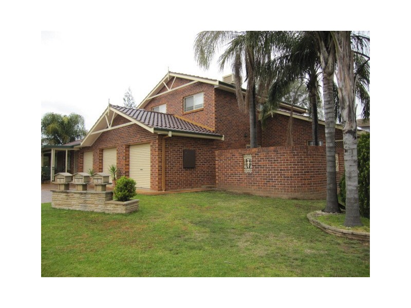 2/14 Illoura Street, Tamworth NSW 2340