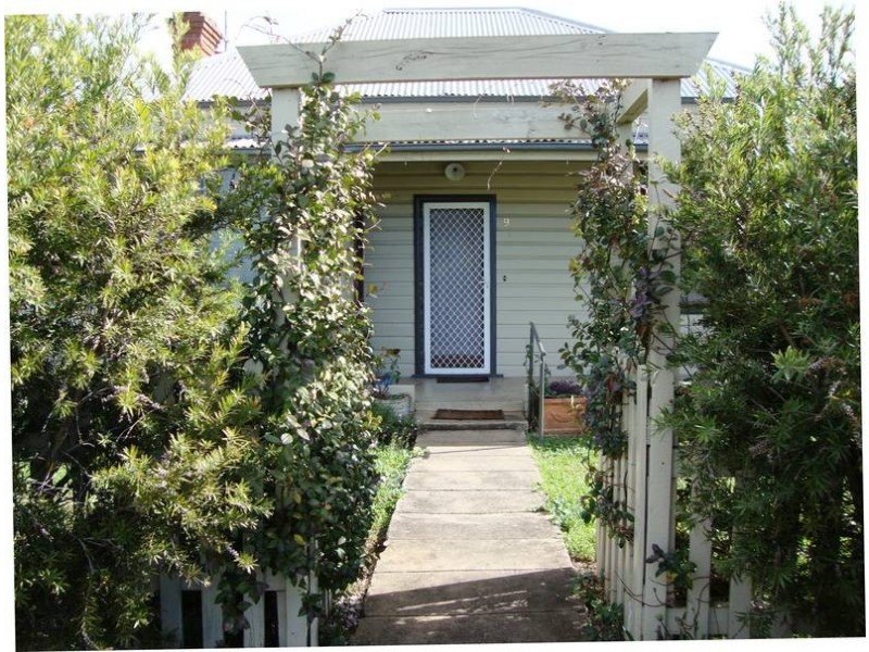 9 Denne Street, West Tamworth NSW 2340