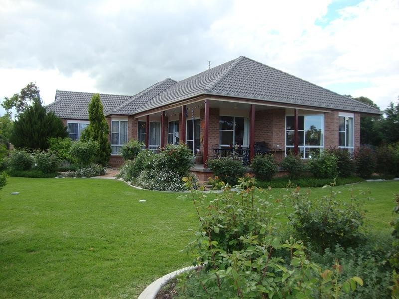 10 Goderich Court, Tamworth NSW 2340