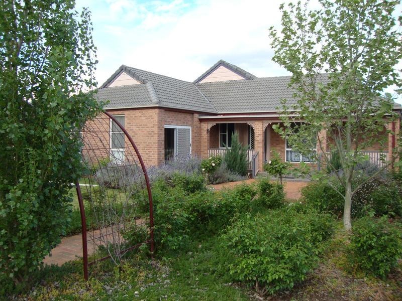 10 Goderich Court, Tamworth NSW 2340