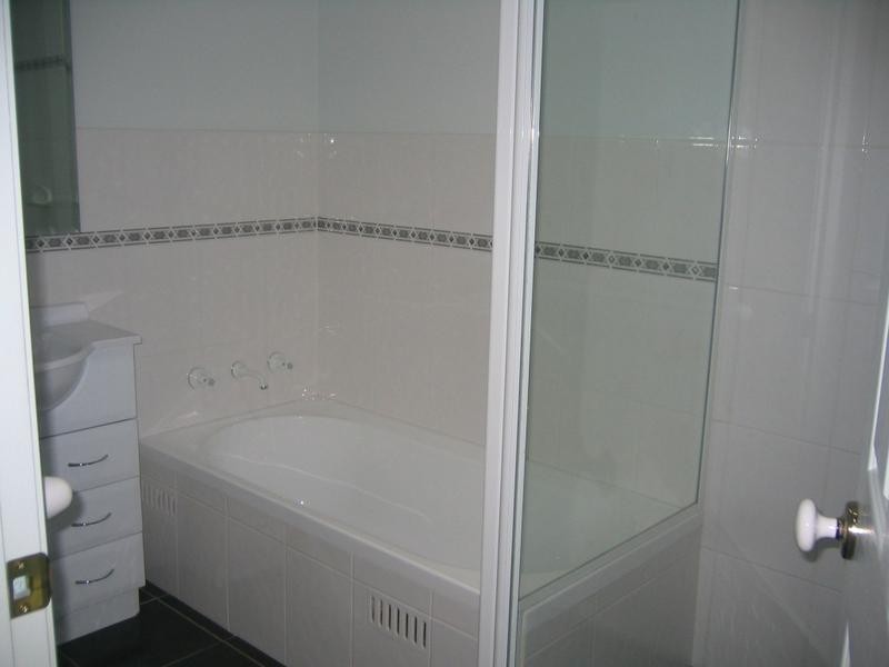 2/12 Dean Street, Tamworth NSW 2340