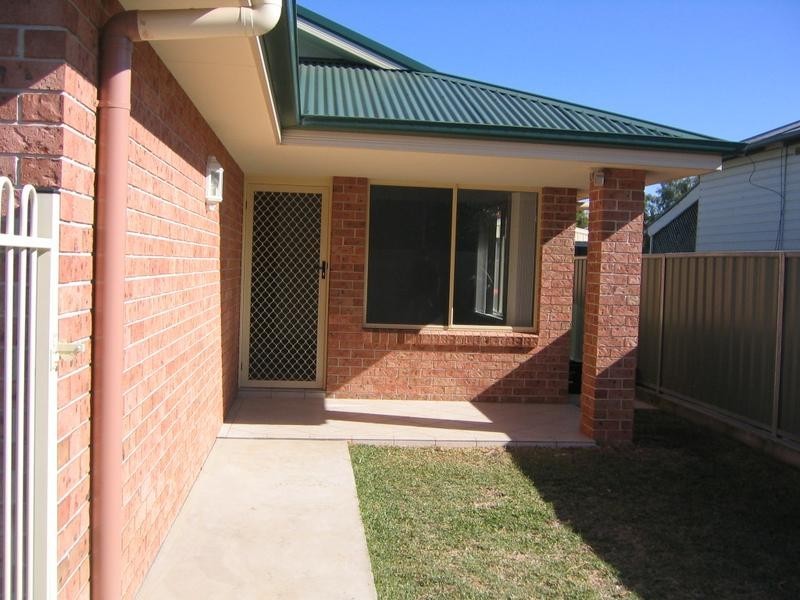 2/12 Dean Street, Tamworth NSW 2340