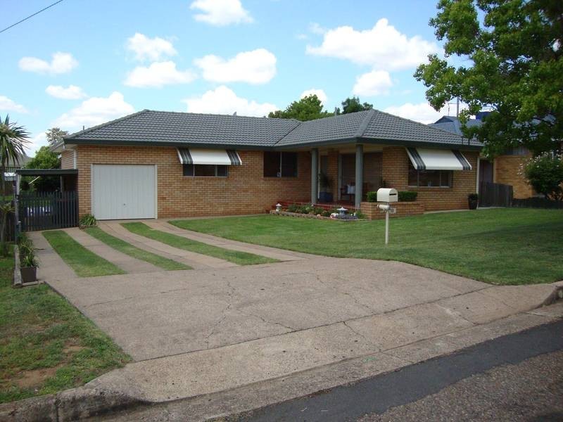 13 Murrawai Street, Tamworth NSW 2340