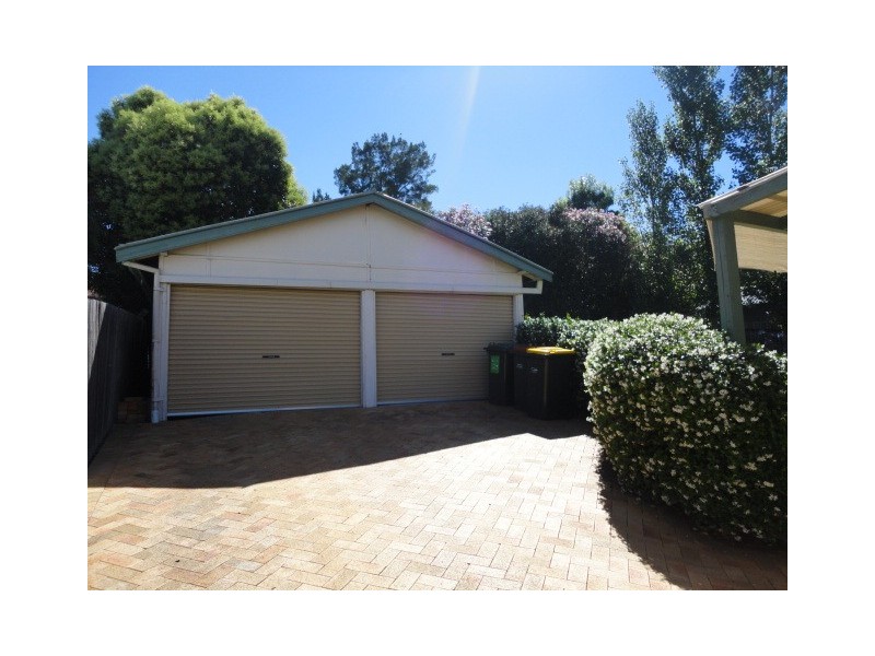 8 Douglas Avenue, Tamworth NSW 2340