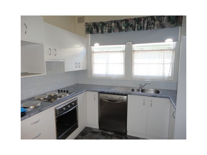 8 Douglas Avenue, Tamworth NSW 2340