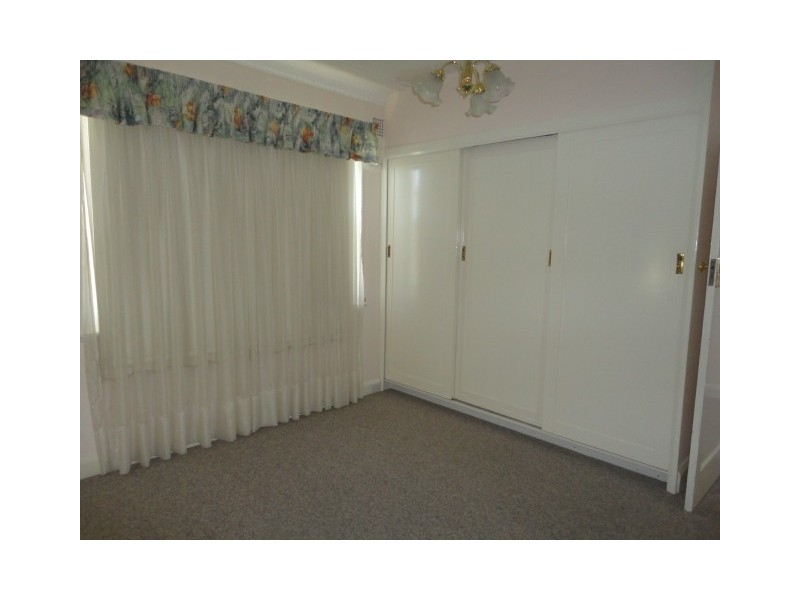 8 Douglas Avenue, Tamworth NSW 2340