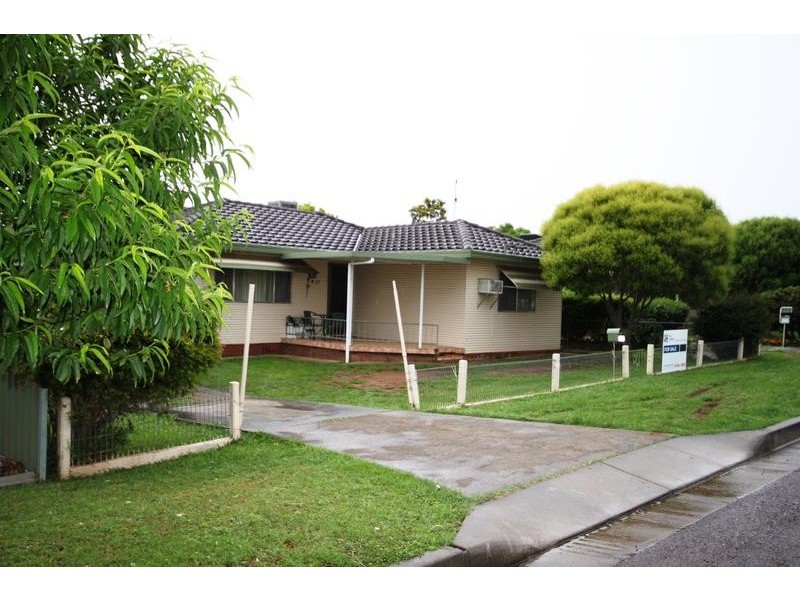 17 Edinburgh Street, Tamworth NSW 2340