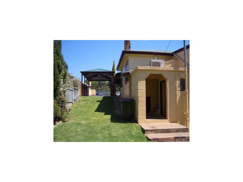 8 Church Street, Tamworth NSW 2340