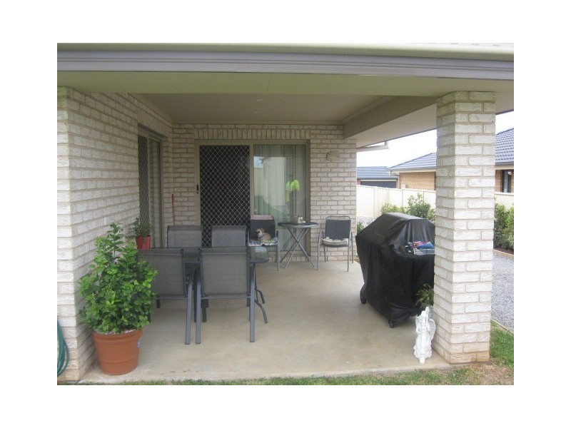16 Falcon Drive, Tamworth NSW 2340