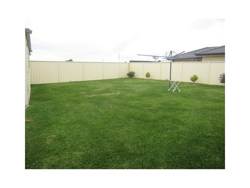 16 Falcon Drive, Tamworth NSW 2340