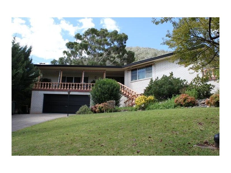 9 Ruthning Ave, Tamworth NSW 2340