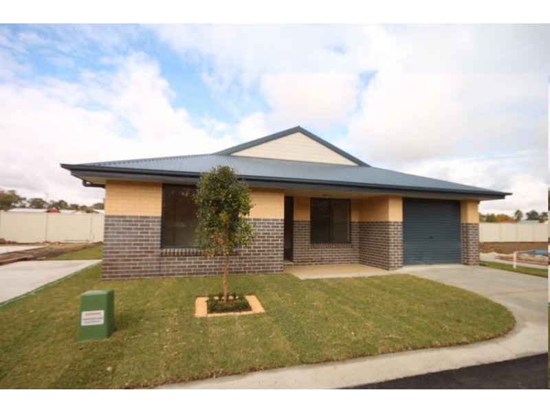 17 Warral Road, Tamworth NSW 2340