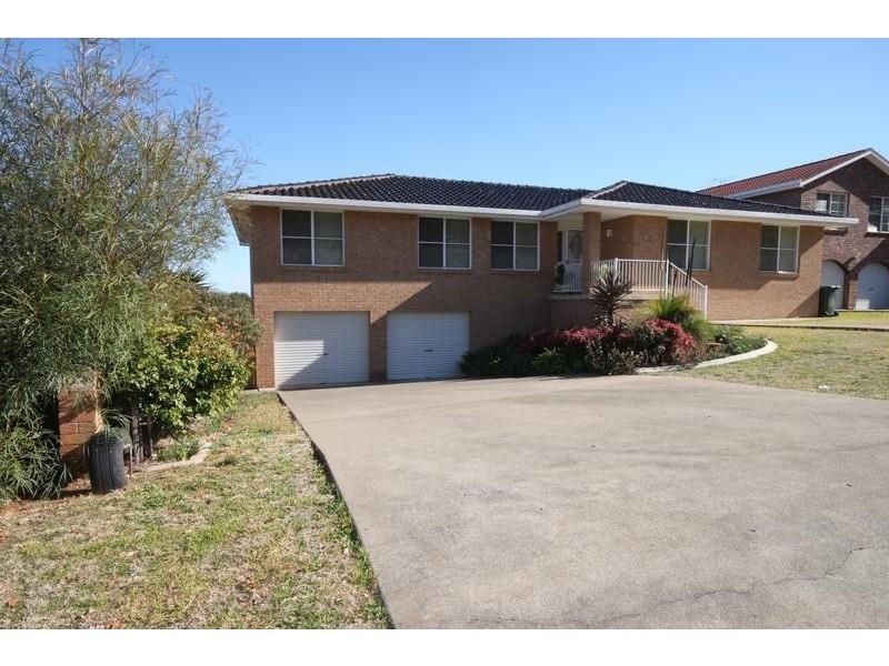 27 Woodburn Way, Tamworth NSW 2340