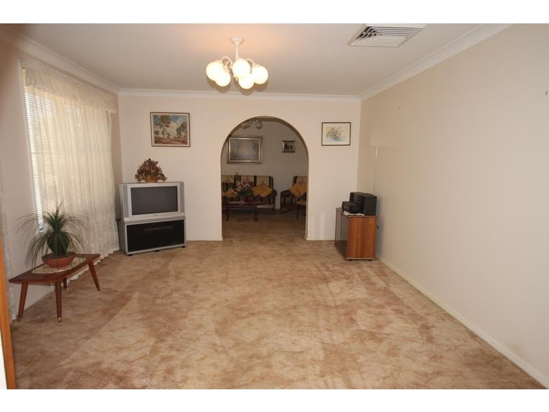 27 Woodburn Way, Tamworth NSW 2340