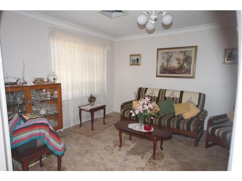 27 Woodburn Way, Tamworth NSW 2340