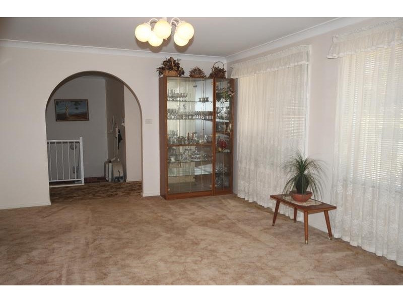 27 Woodburn Way, Tamworth NSW 2340
