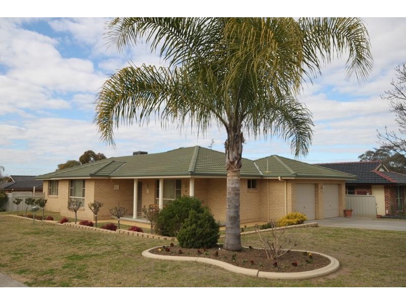 1 Clancy Court, Tamworth NSW 2340