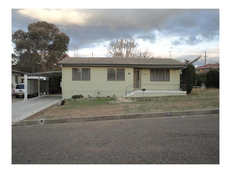 41 Holland Street, Tamworth NSW 2340