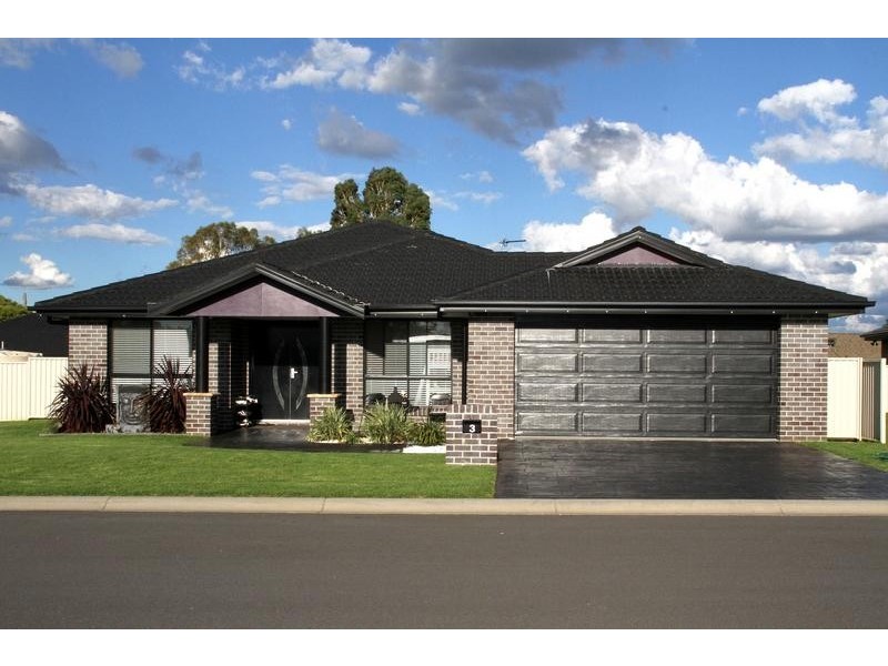 3 Mawson Close, Tamworth NSW 2340
