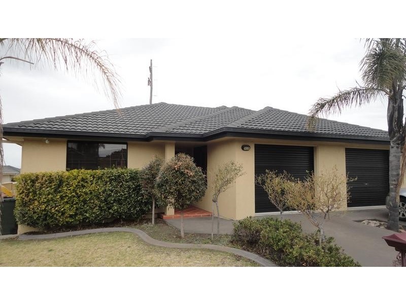 13A Merrinee Place, Tamworth NSW 2340