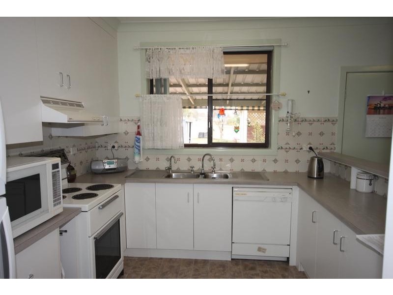 83 Harrier Parade, Tamworth NSW 2340