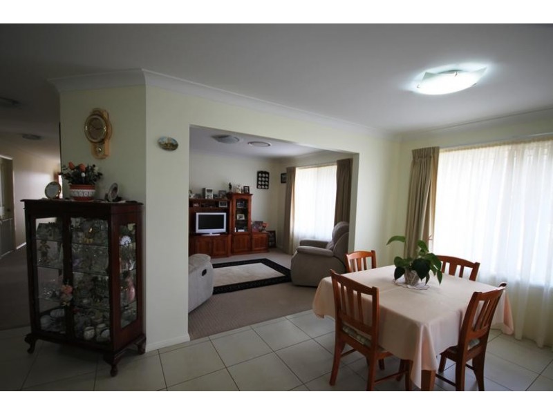 16 Falcon Dr, Tamworth NSW 2340