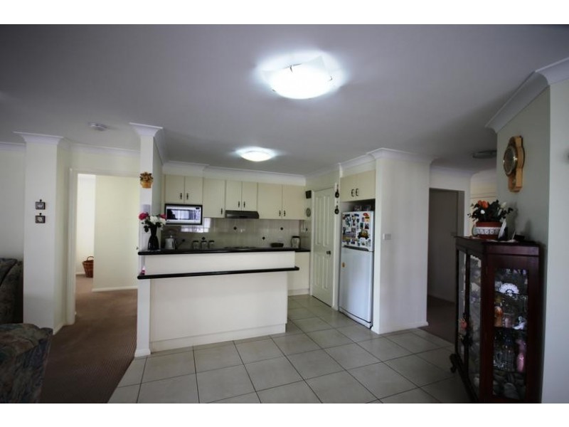 16 Falcon Dr, Tamworth NSW 2340