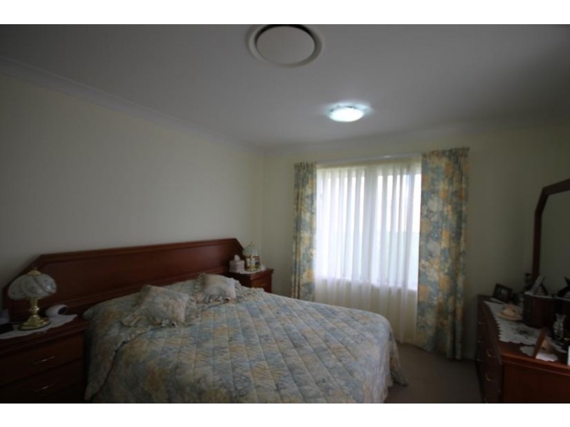 16 Falcon Dr, Tamworth NSW 2340