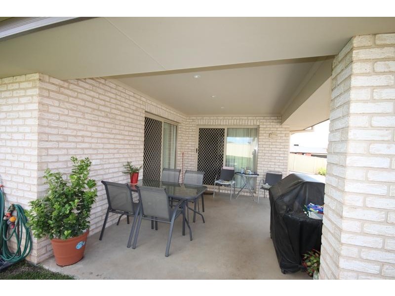 16 Falcon Dr, Tamworth NSW 2340