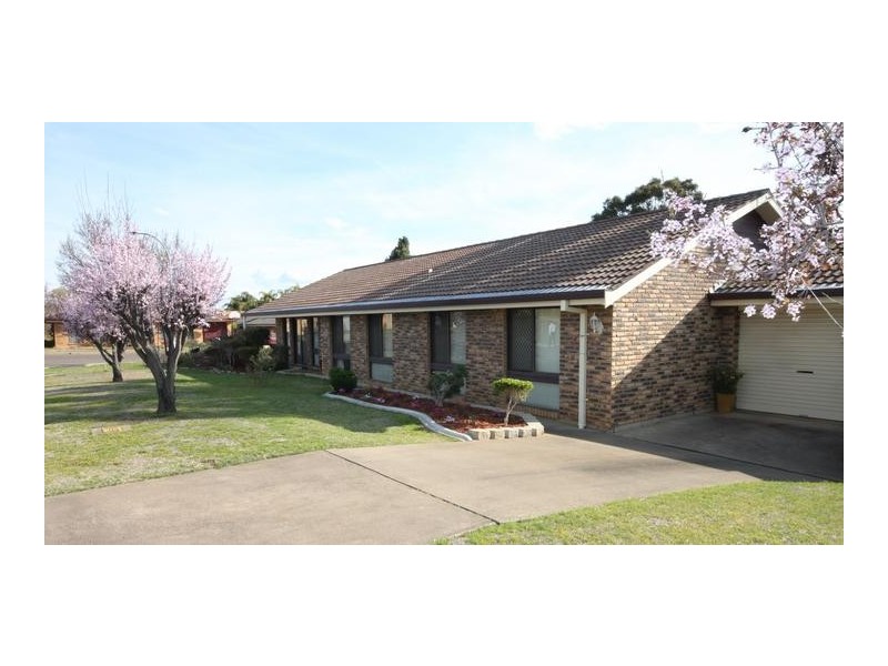 16 Kurrajong street, Tamworth NSW 2340