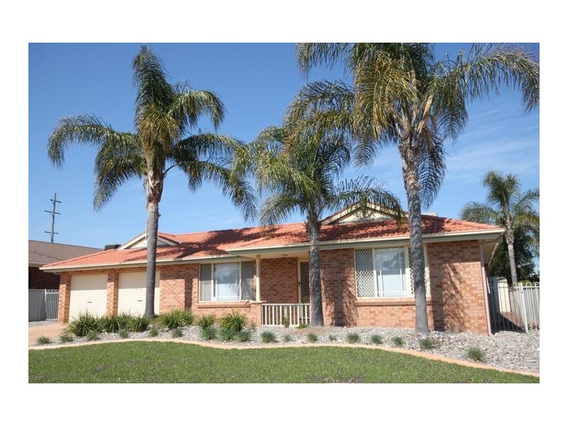 16 Wahronga Drive, Tamworth NSW 2340