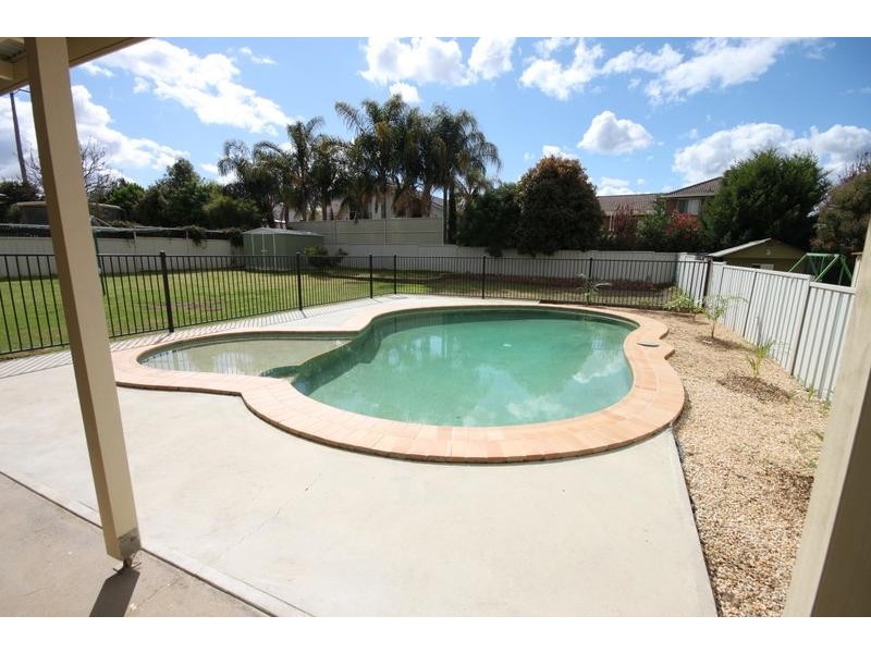 15 Banjo Circuit, Tamworth NSW 2340