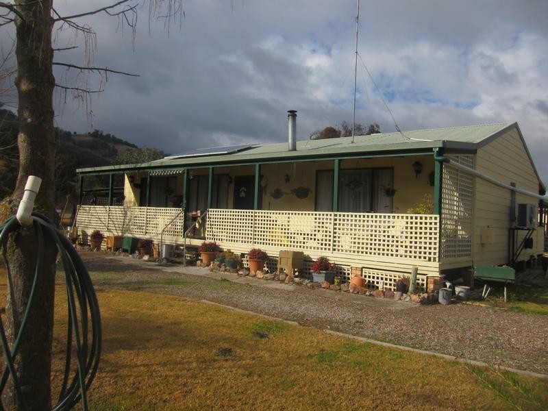 7 Duncan St, Woolomin NSW 2340