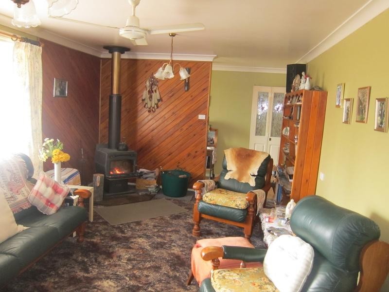 7 Duncan St, Woolomin NSW 2340