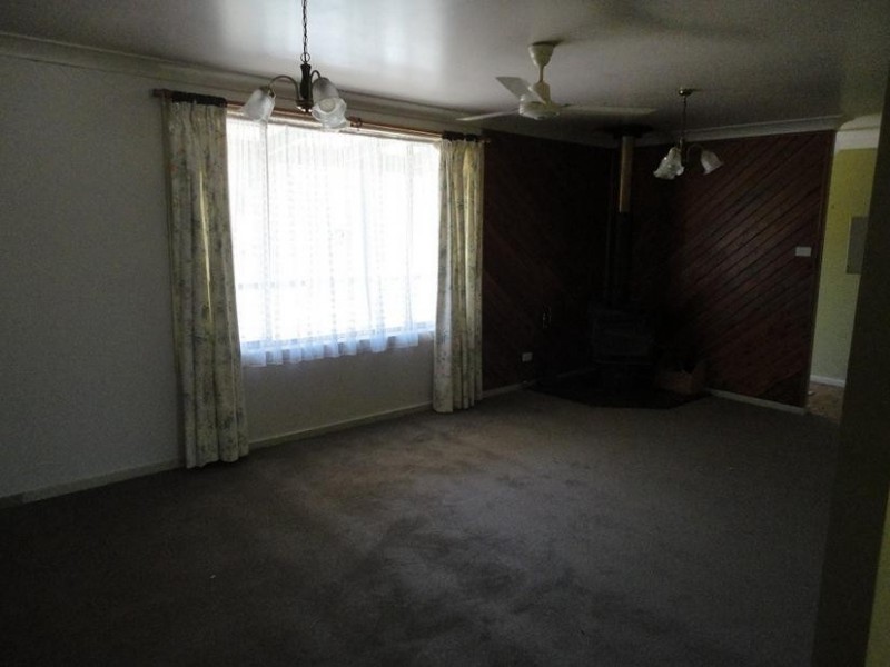 7 Duncan St, Woolomin NSW 2340