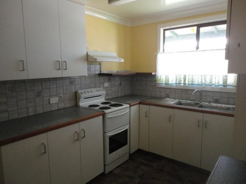 7 Duncan St, Woolomin NSW 2340