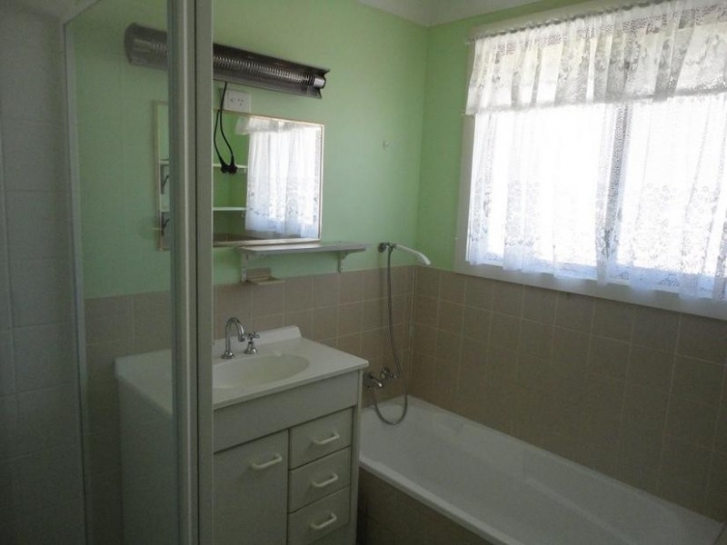 7 Duncan St, Woolomin NSW 2340