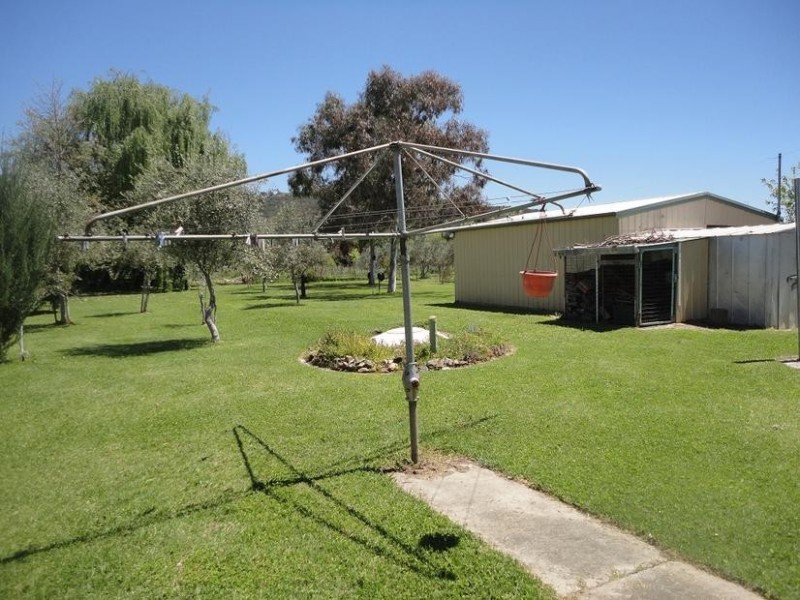 7 Duncan St, Woolomin NSW 2340