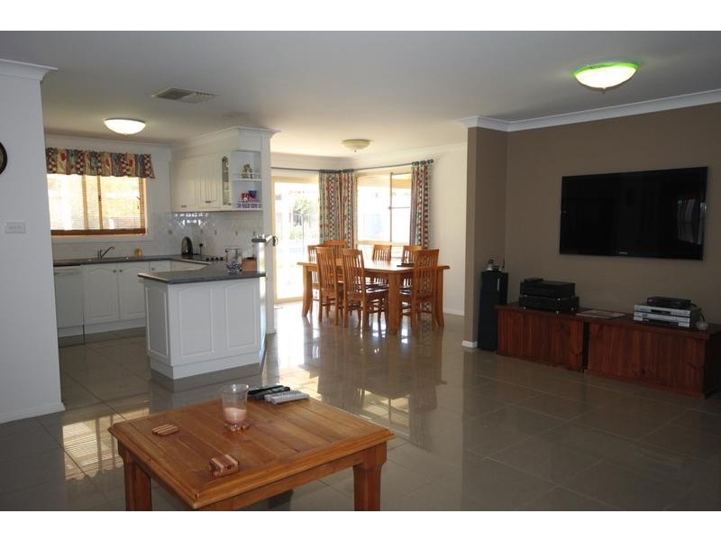 16 Minimbah Close, Tamworth NSW 2340