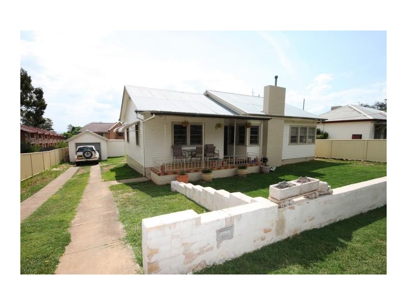 16 Victoria Street, Tamworth NSW 2340