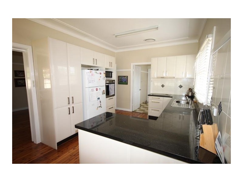 16 Victoria Street, Tamworth NSW 2340