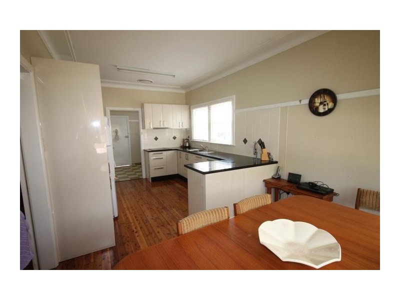 16 Victoria Street, Tamworth NSW 2340