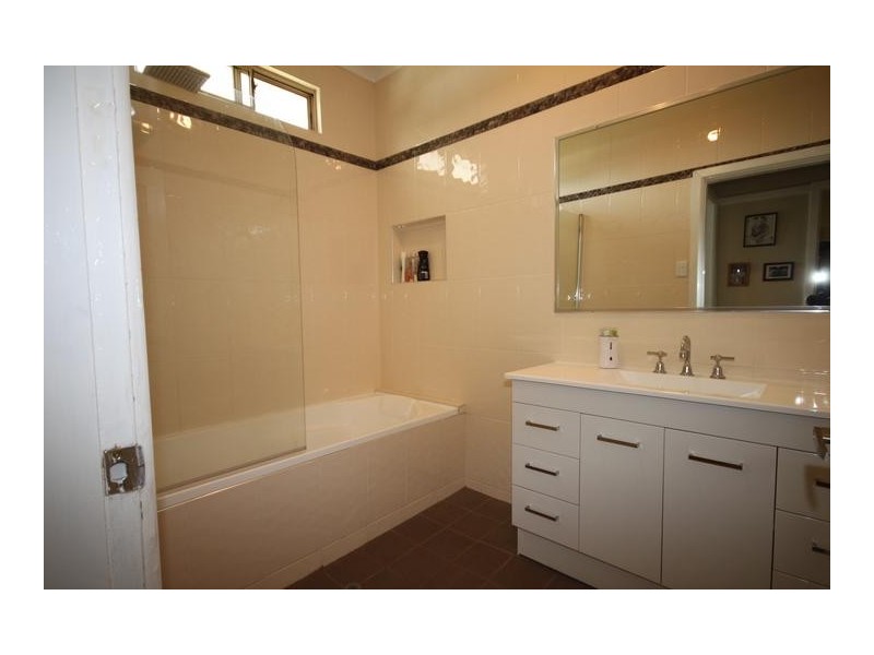 16 Victoria Street, Tamworth NSW 2340