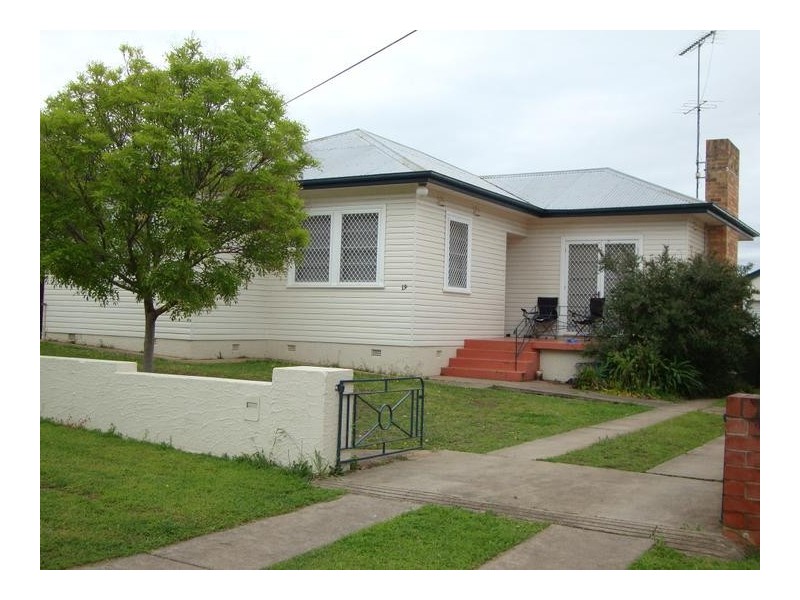 19 Willis St, Tamworth NSW 2340