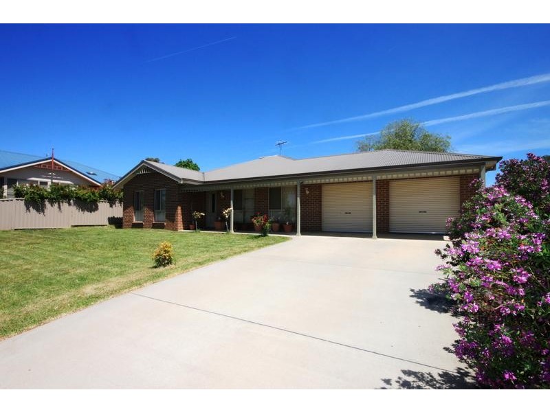 42 Campbell Road, Tamworth NSW 2340