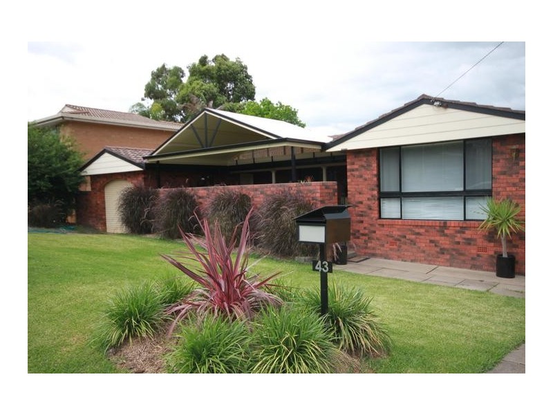 43 Minnamurra Crescent, Tamworth NSW 2340