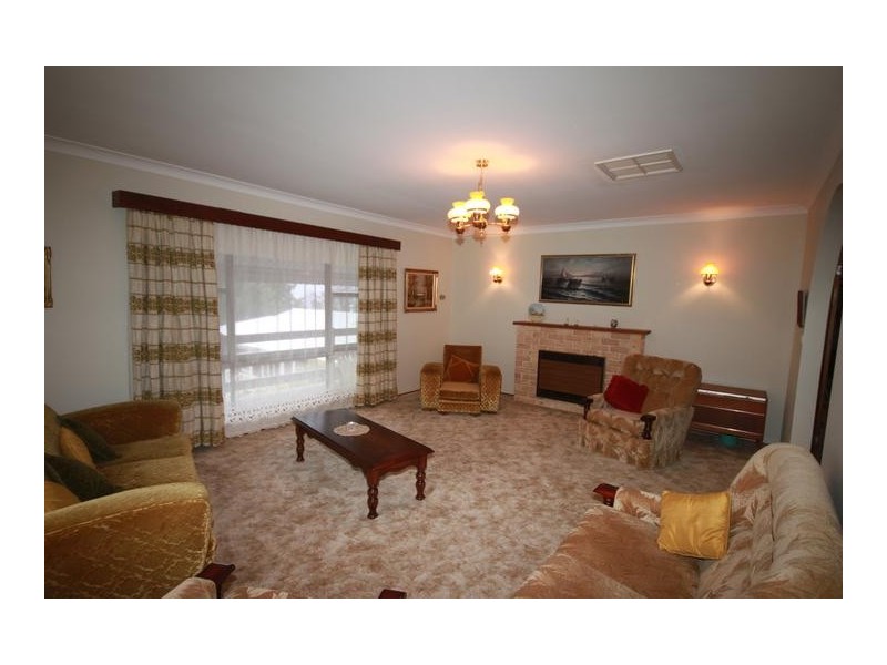 96 White Street, Tamworth NSW 2340