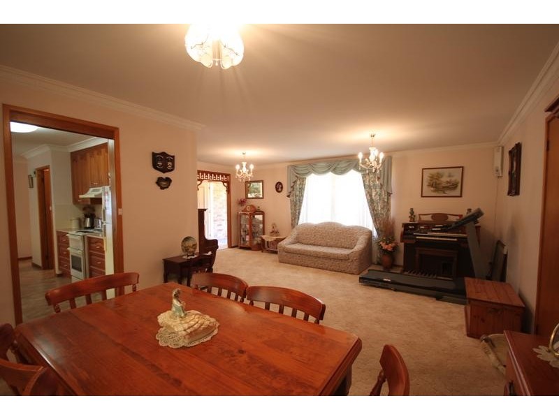 11 Wayamba Close, Tamworth NSW 2340